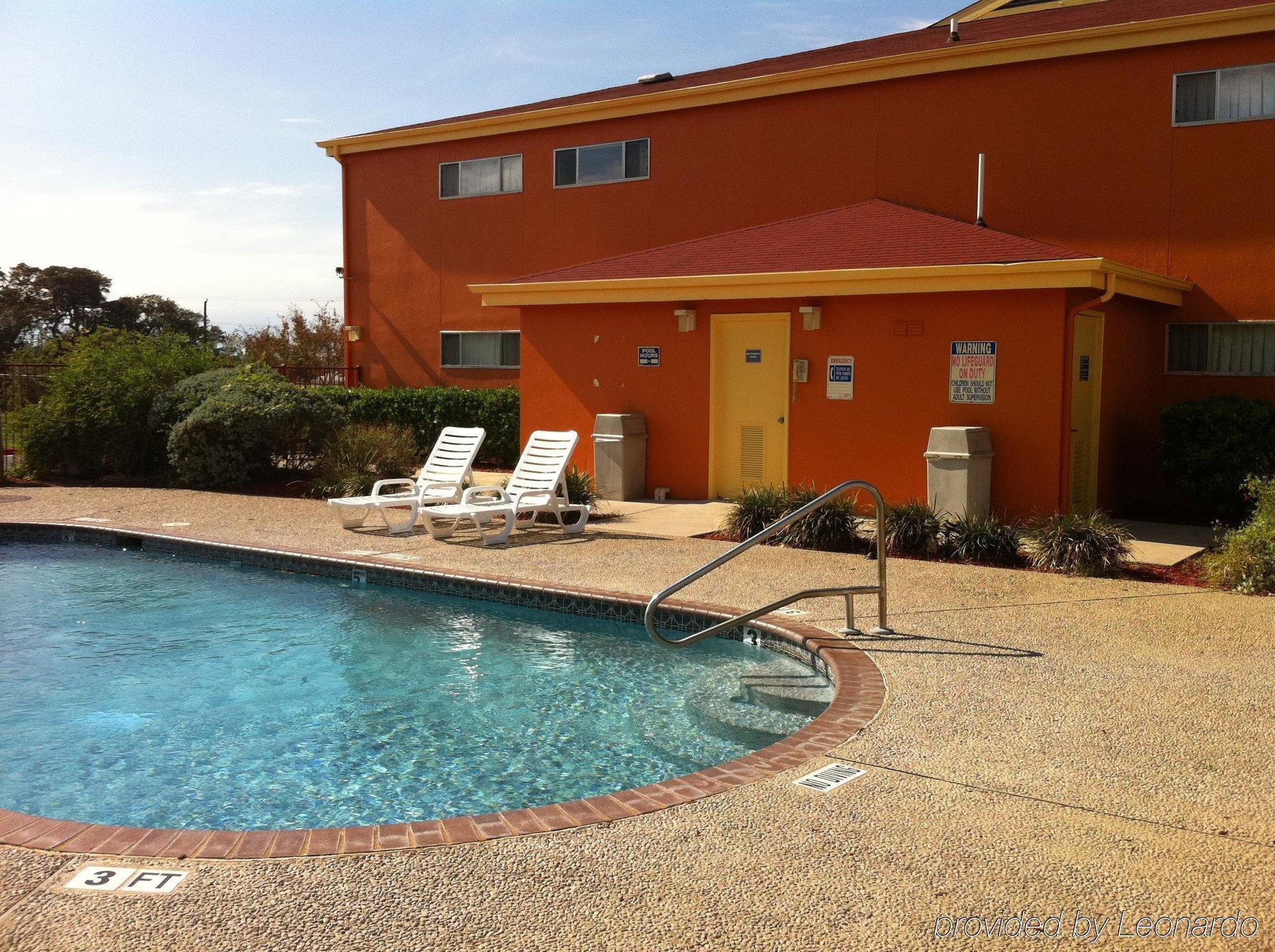 Quality Inn & Suites I-10 Near Fiesta Texas San Antonio Exterior photo